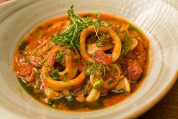 Inele de calamar marinate în sos pomodoro/Squid rings marinated in Pomodoro sauce image