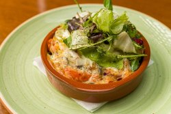 Salată caldă gratinată cu brânză Provolone/Gratin salad with Provolone cheese image