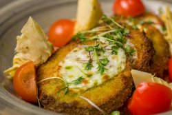 Vinete în crustă de Panko, gratinate cu sos pomodoro/Panko-crusted eggplant grated with Pomodoro sauce and artichoke image