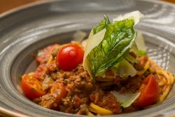 Spaghete bolognese/Spaghetti Bolognese image