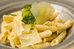 Penne quattro formaggi image