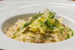 Risotto cu hribi de pădure și salvie/Risotto with funghi porcini and sage image