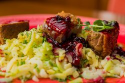 Piept de rață cu sos de coacaze și cartofi zdrobiți/Duck breast with currant sauce and crushed potatoes image