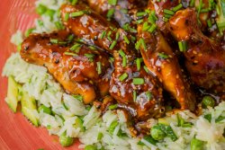 Aripioare de pui teriyaki, orez cu zucchini/Teriyaki chicken wings, rice with zucchini image