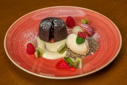 Lava Cake de ciocolată cu înghețată de vanilie făcută în casă și fructe de sezon/Lava cake with homemade vanilla ice cream and seasonal fruits image