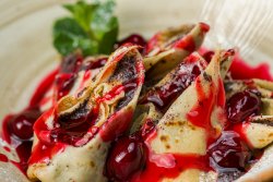 Clătite cu mac și sos de vișine/Poppy seed crepes and cherry sauce image