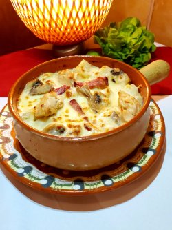 Piept de pui cu ciuperci gratinat image