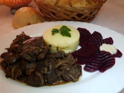 Ficăței de pui în sos de vin roșu image