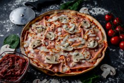Prosciutto Funghi image