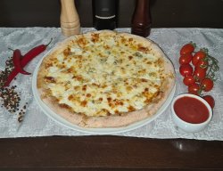 Pizza Quattro Formaggi image