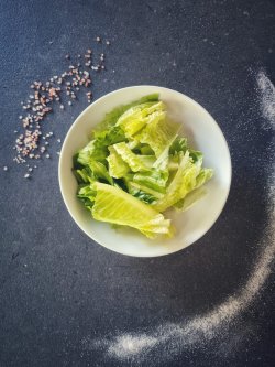 Salată verde cu lămâie image