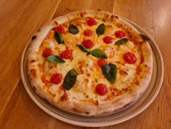 Pizza con gamberi image