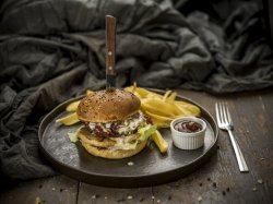 Burger de vită Trattoria cu cartofi image