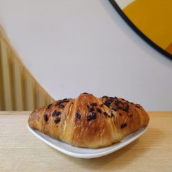 Croissant cu ciocolata si alune image
