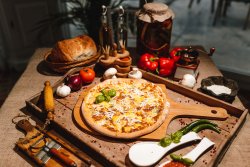 Pizza Quattro Formaggi image