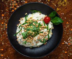 humus cu pesto image