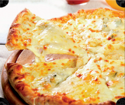 Pizza Quatro Formaggi image