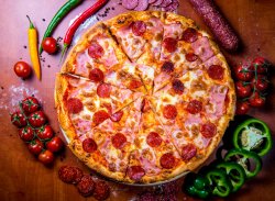 Pizza Prosciuto Salami 30 cm image