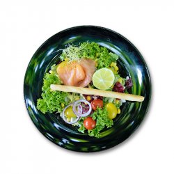 Salată de somon image