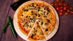 Pizza Funghi e Tartufo Nero image