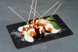 Papanași cu smântână, dulceață de afine - 300 gr. image