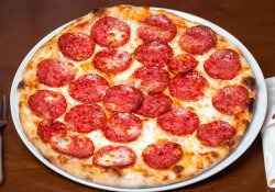 Pizza Salame - 32 cm image