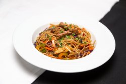 Noodles cu vita și legume image