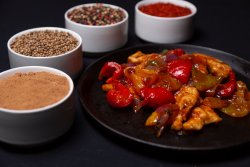 Carne de pui cu legume în stil chinezesc image