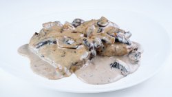 Cotlet de porc inabusit in sos de ciuperci image