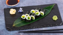 Double Maki Takuan&wakame image