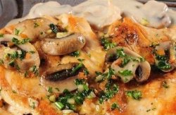 Piept de pui în sos de ciuperci cu orez basmati image