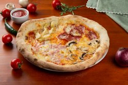 Pizza Quattro Staggioni image