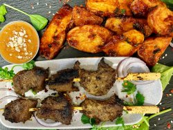 Beef satay / sweet&sour potatoes / home made peanut sauce image
