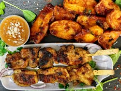 Chicken satay / sweet&sour potatoes / home made peanut sauce image