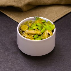 Noodles de orez cu pui si sos green curry usor picant (THAI) image