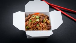 Noodles cu vită și legume image
