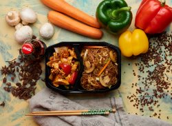 Meniu Golden Woks pui cu noodles image
