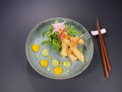 Shrimp tempura with salad image