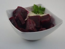 Salată de sfeclă roșie cu hrean image