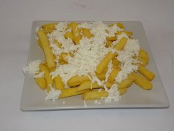 Cartofi prăjiți cu brânză rasă image
