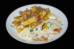 Cartofi țărănești cu piept de pui și sos gorgonzola image