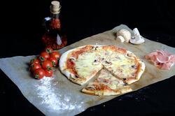 Pizza Prosciutto Funghi 30 cm image