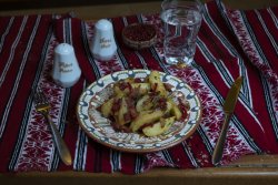 Cartofi country/ Potatoes in country style image