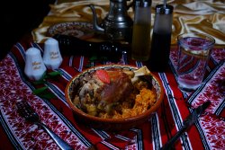 Ciolan cu varză călită/Smoked pork knuckle with cabbage image