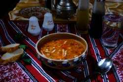 Ciorbă de fasole cu afumătură și tarhon/Bean soup with smoked meat and tarragon image