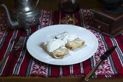 Clătite cu brânză dulce și stafide/ Pancakes with sweet cheese and raisins image