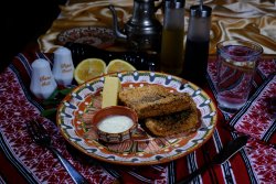 File de crap prăjit cu mămăligă și mujdei/Fried carp fillet with polenta and garlic sauce image