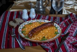 Iahnie de fasole cu cârnat de casă/Bean stew with homemade sausages image