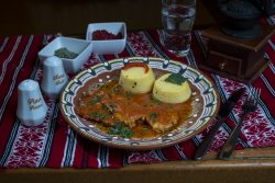 Ostropel de pui cu mămăiguță/Chicken „ostropel” with polenta image
