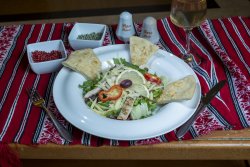 Salată Caesar/ Caesar salad image